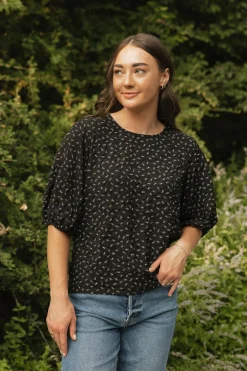 Dongguan Huoyoung Apparel Co Tops|Maternity Friendly<Adrianne Top-Black Floral