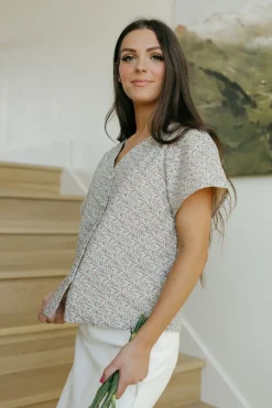 Dongguan Huoyoung Apparel Co Tops|Nursing Friendly<Beverly Top-Natural Floral