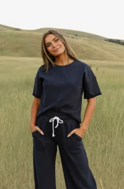 Dongguan Huoyoung Apparel Co Tops|Maternity Friendly<Fitz Top-Navy