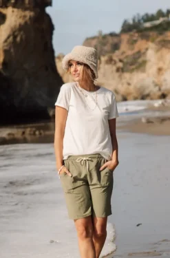 Love Olive Co Tops|Tops<Must Have Tee-White