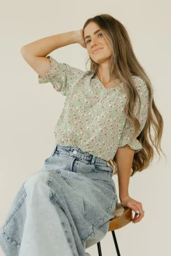 Dongguan Huoyoung Apparel Co Tops|Maternity Friendly<Sasha Top-Sage Floral